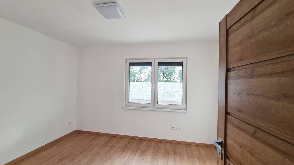 Priestranný, moderný bungalov, dokončený na kľúč / NOVOSTAVB - 15