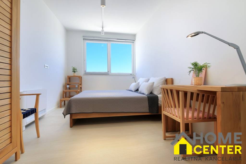 NA PREDAJ moderná vila /251 m²/ v atraktívnej lokalite, ostr - 15