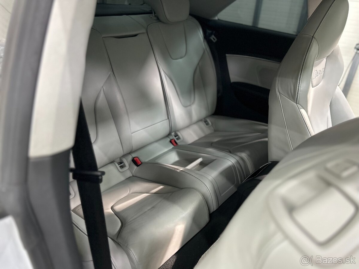 Audi RS5 V8 4.2 FSI quattro S-tronic - 15