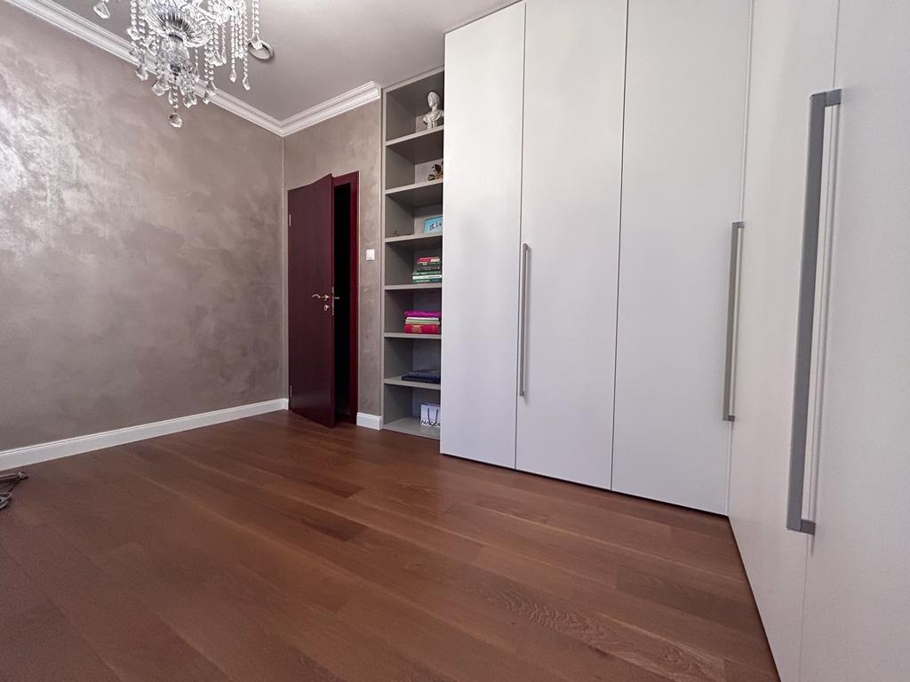 ZNÍŽENÁ CENA Nádherný rodinný dom s nádychom luxusu - 15