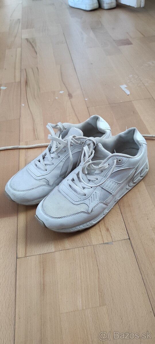 Dámske džínsy obyv za pár € - 15