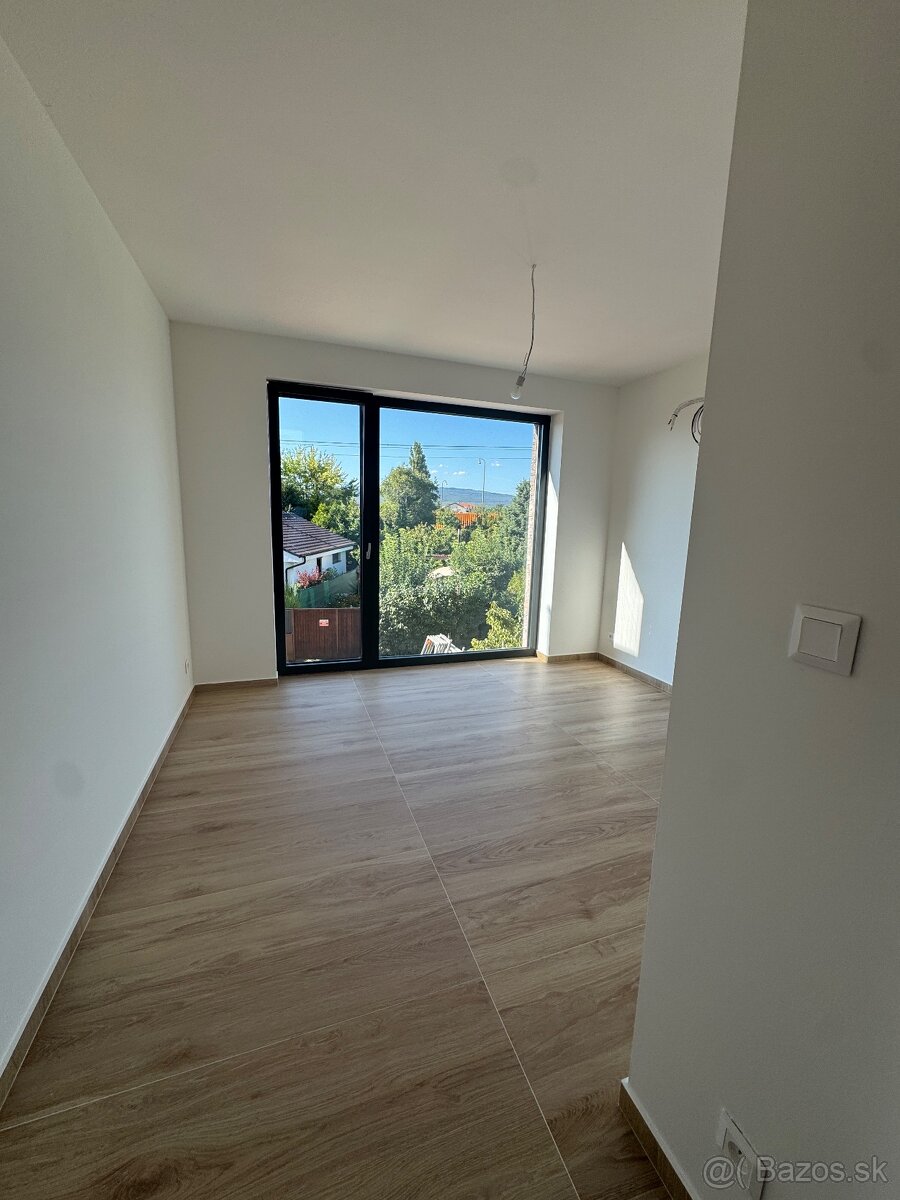 Dom pri Vajnorských jazerách – bývanie ako z dovolenky 🌊✨ - 15