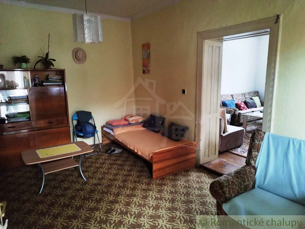 Gazdovský dom s dvomi prístupmi na 1310 m2 pozemku v Čate - 15