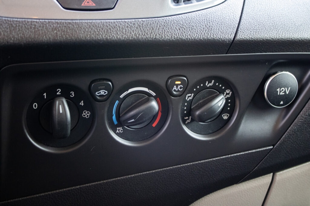 Ford Tourneo Custom 2.2 TDCi Titanium 114kW (2015) - 15