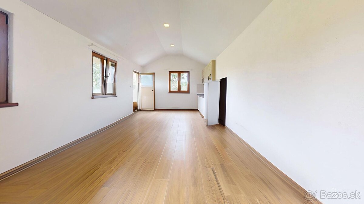 Na predaj priestranný rodinný dom v Slovenskej Novej Vsi - 15