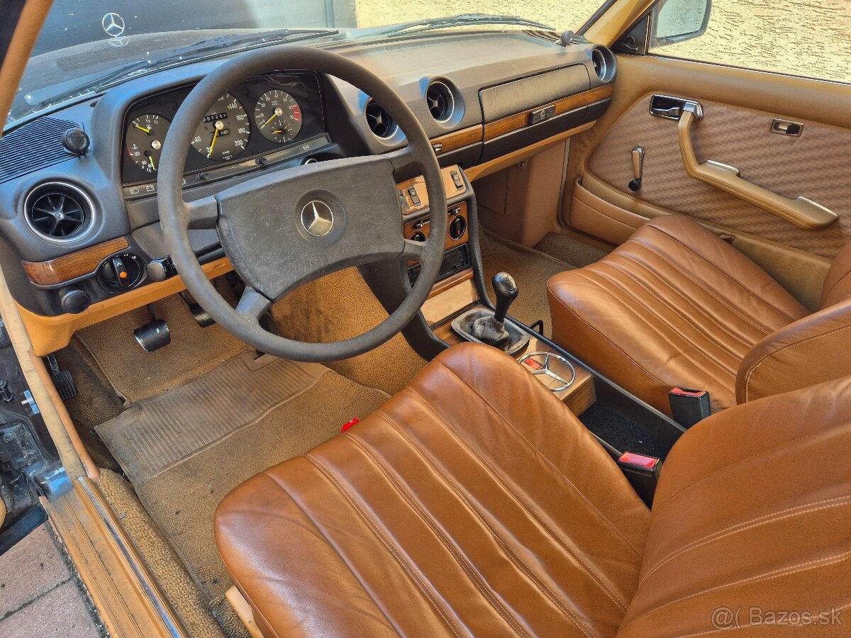 Mercedes-Benz W123 230C - 15