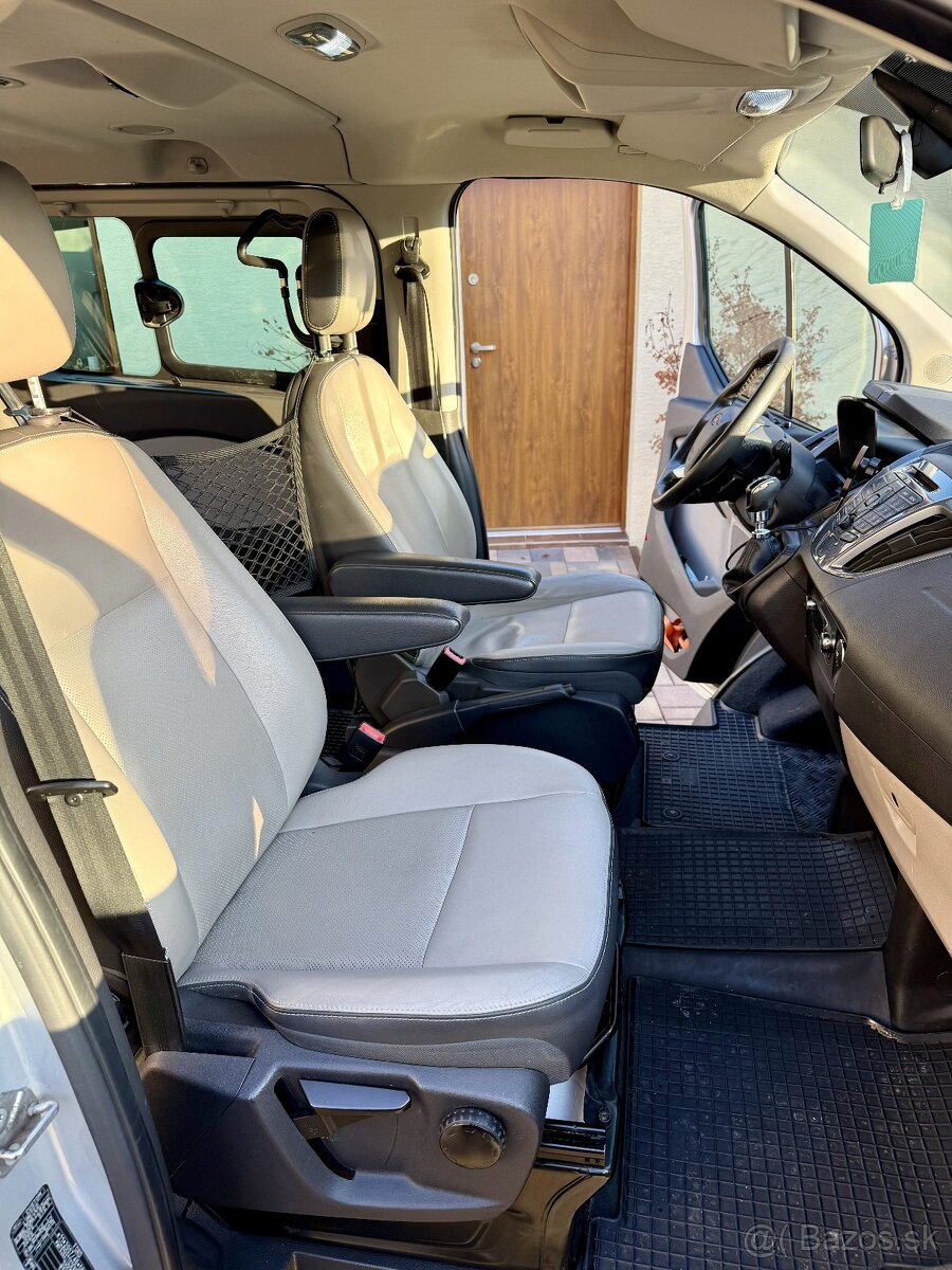 TOURNEO CUSTOM 2,2 114kw,po GO,TitaniumX, 8 míst,nez.top,DPH - 15