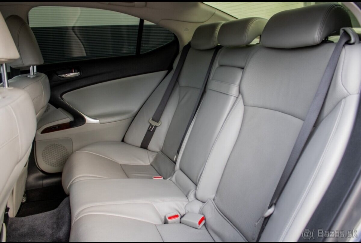 Predám Lexus IS250 2.5 benzín - 15