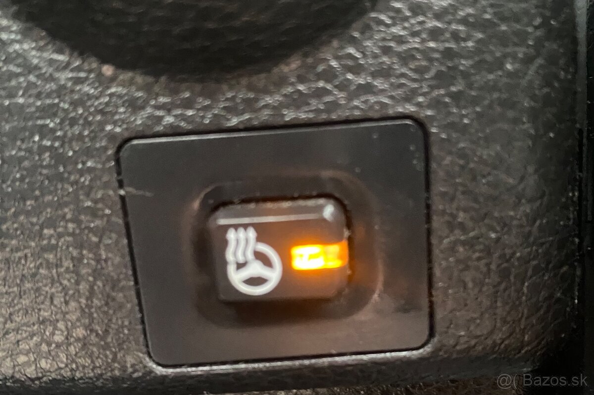 Predám Hyundai i40 SPORT CW(KOMBI) 1.7 CRDi R.V 2013 Kup SR - 15