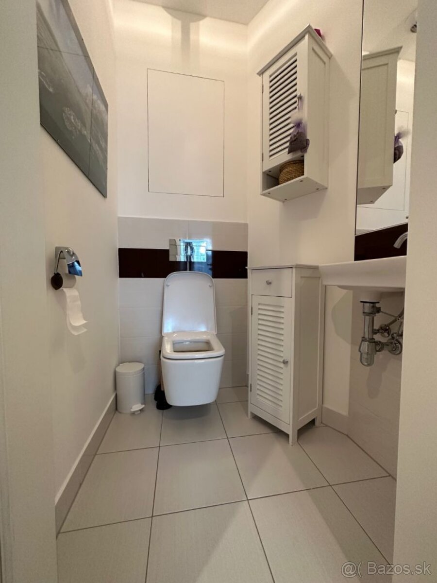 Prenájom 4 izbový byt na Landererovej ulici Bratislavy. - 15