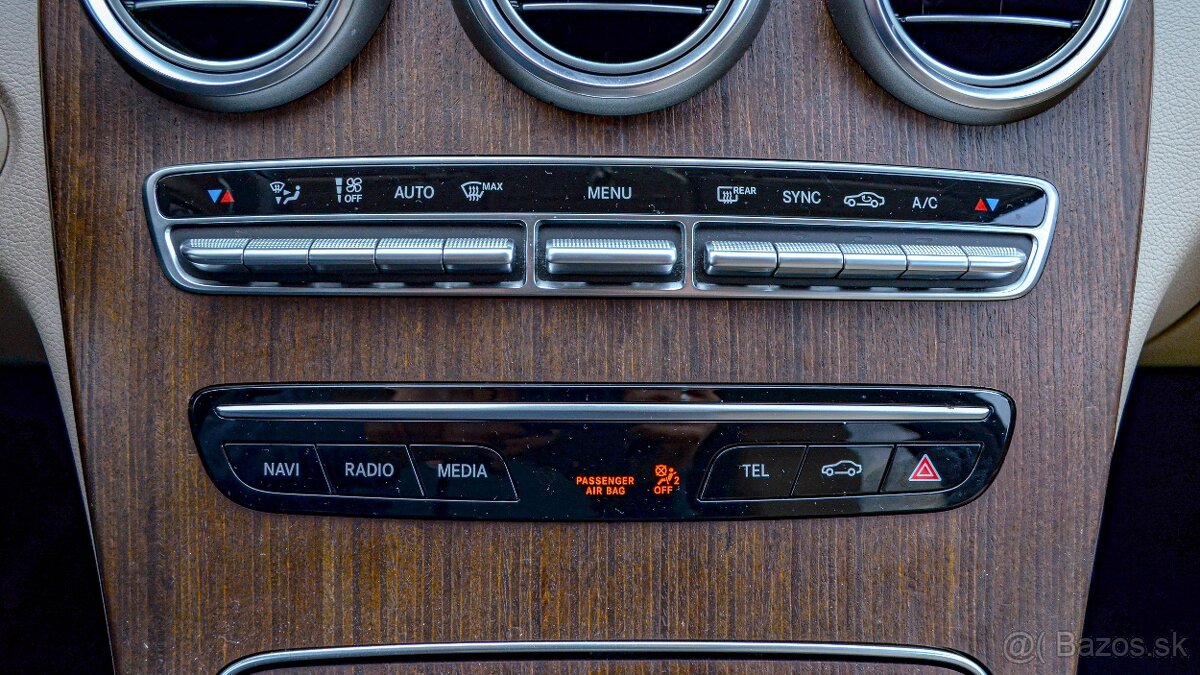 Mercedes-Benz C trieda Kombi 300 d A/T 4MATIC - 15