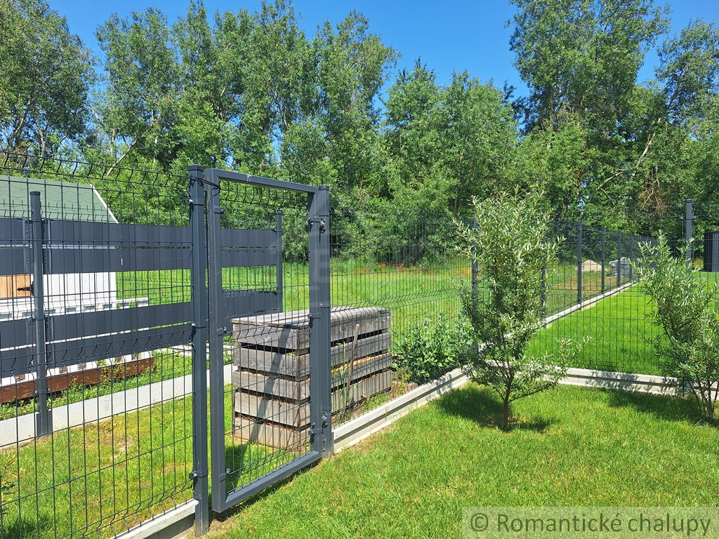 Novostavba bungalovu s veľkým pozemkom 909 m2 v obci Ivach - 15