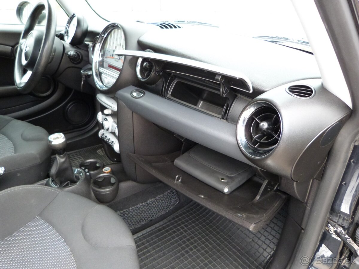 Mini One 1,4i 70kW M6 panoráma - 15