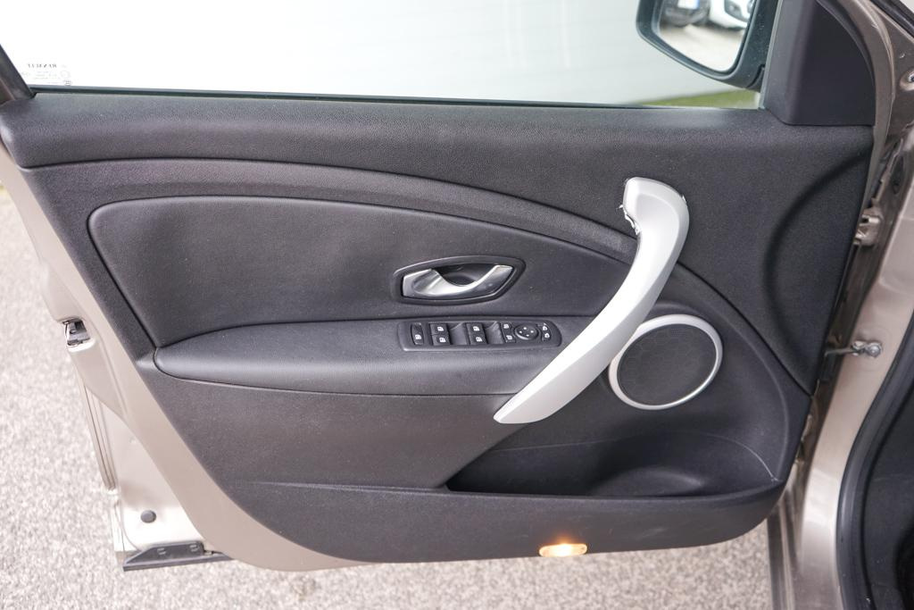 100- RENAULT Fluence 2010 benzín 1.6i 81kw - 15