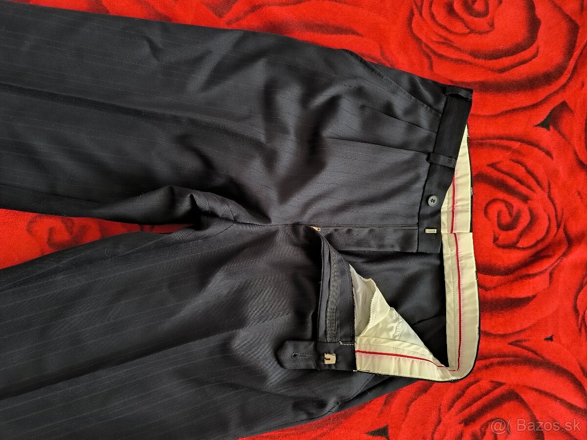 Pánsky tmavomodrý oblek. - 15