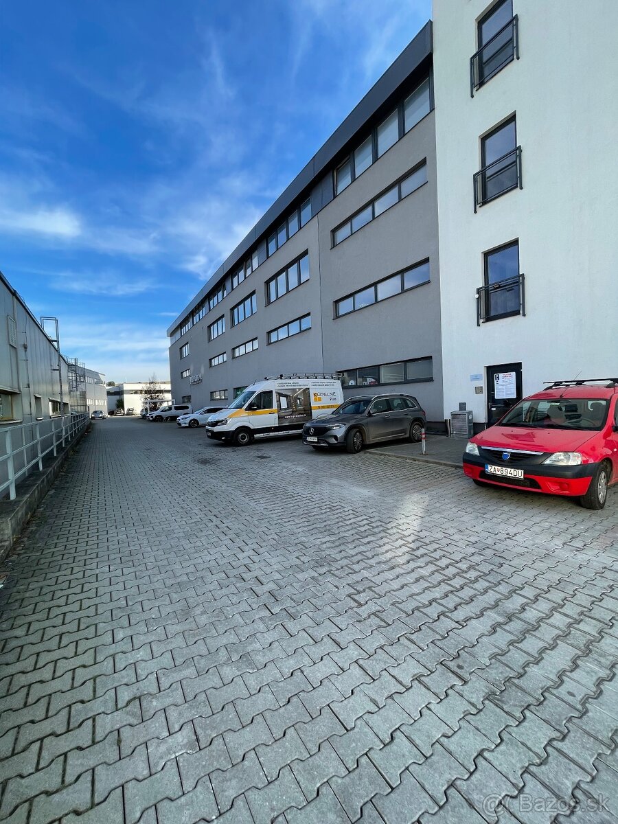Prenájom 200m2 obchodných priestorov, prízemie Living centra - 15