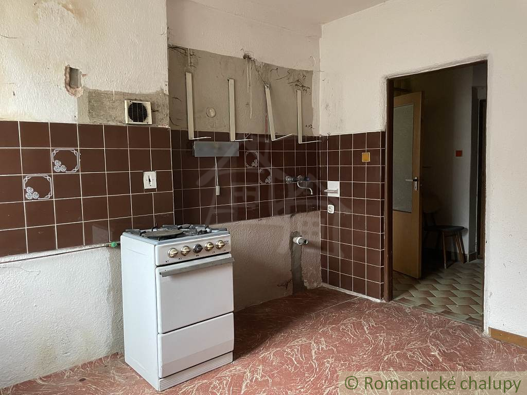 Dom na rekonštrukciu v chalupárskej obci Hačava. Nová cena - 15