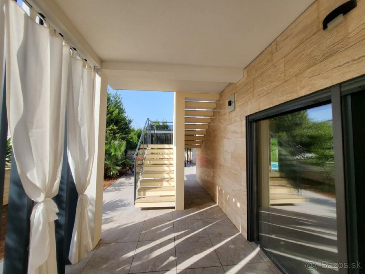 Vila s bazénom na predaj v centre ostrova Vir, Chorvátsko - 15