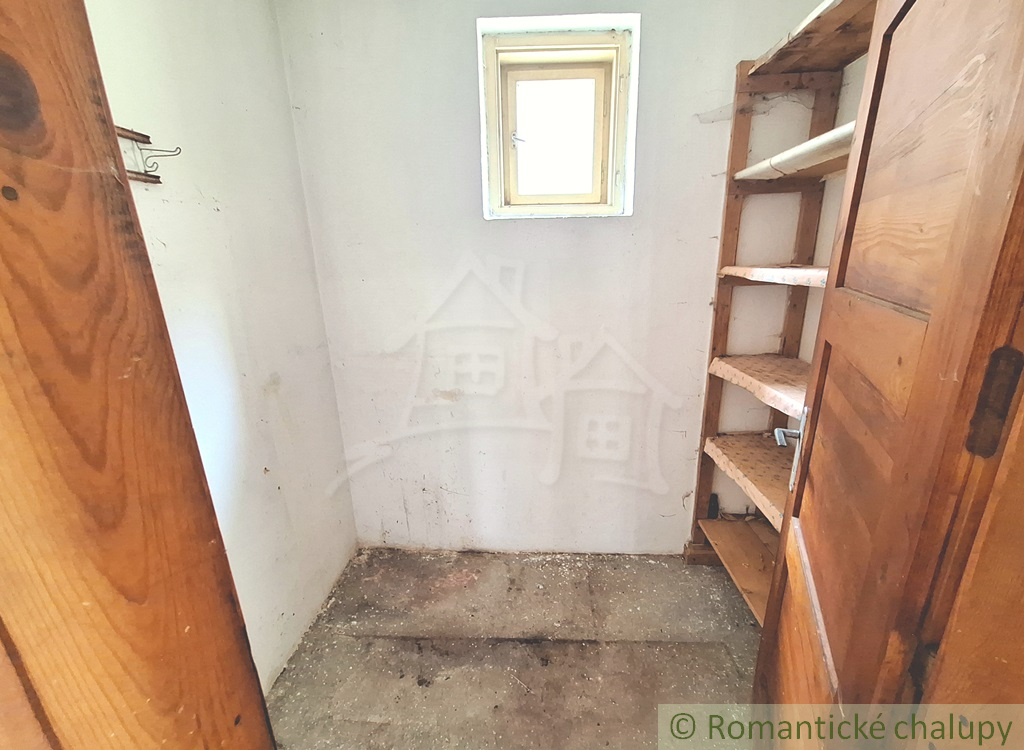 Priestranný dom na Liptove, ktorý má výhľad z izby na Kriv - 15