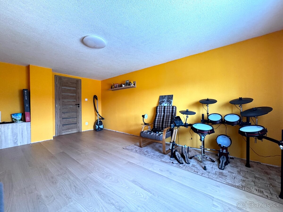 Zrekonštruovaný 4-izbový rodinný dom s garážou GALOVANY - 15