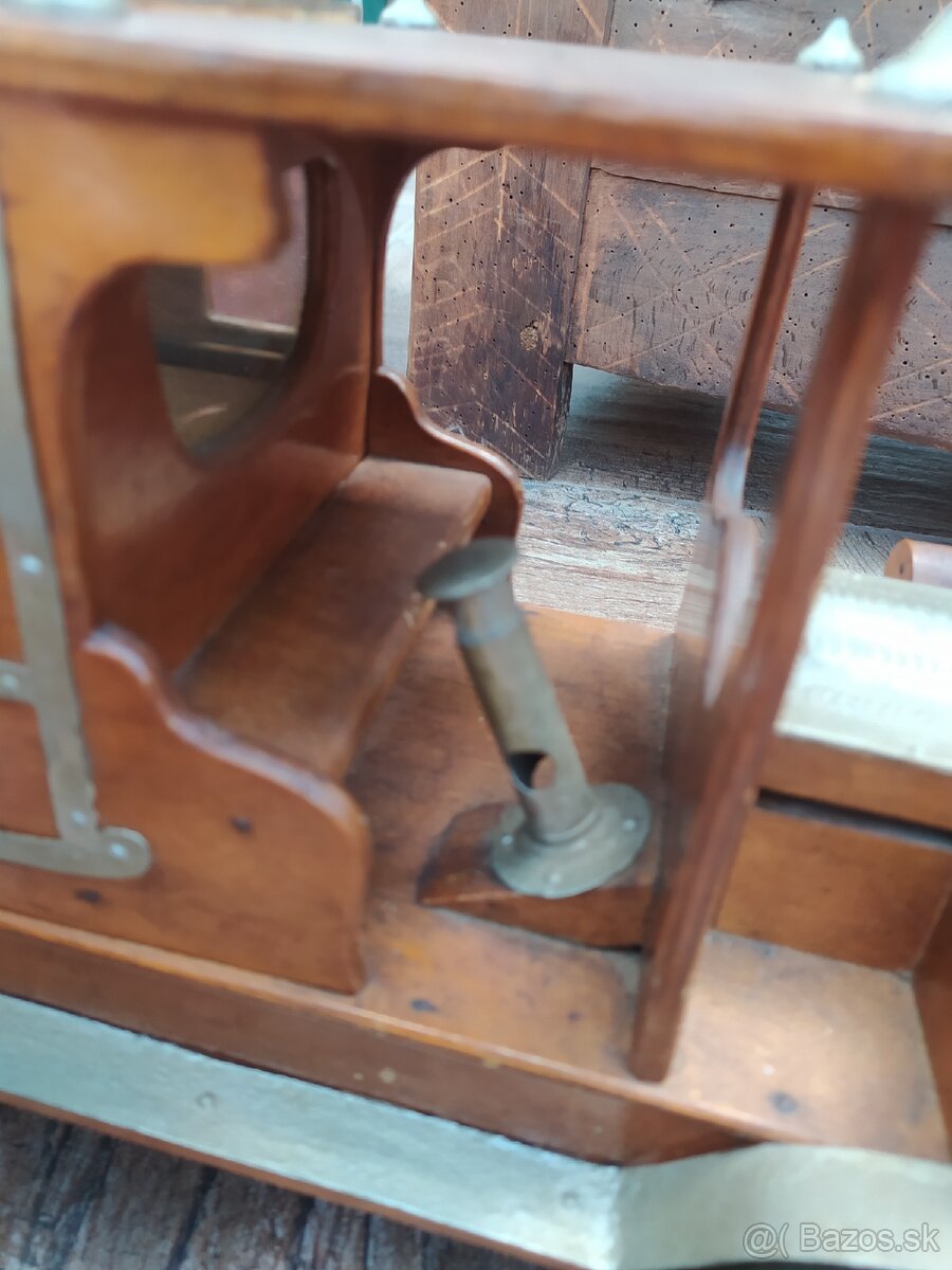 Zásobník na cigary drevené auto - 15