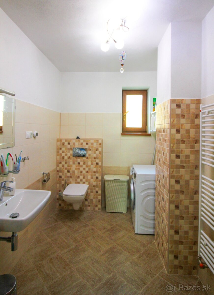 Krásny rodinný dom v meste Žarnovica (ul. P. Jilemnickéh - 15