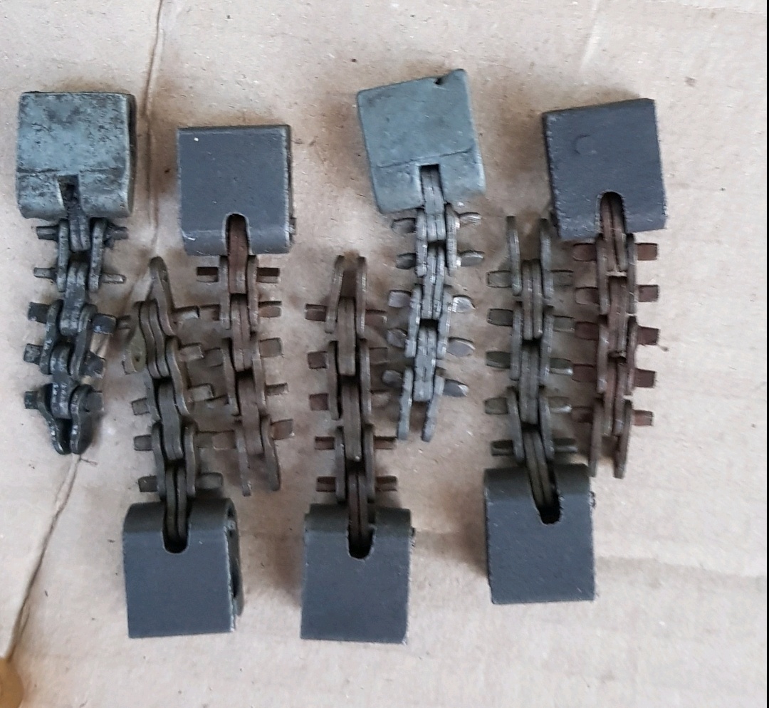 Originální nové náhradní díly z vojenského depozitu MW750 - 15