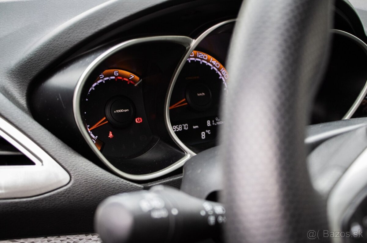 Lada Vesta SW Cross 1.6 MPI, 75kW, M5 - 15