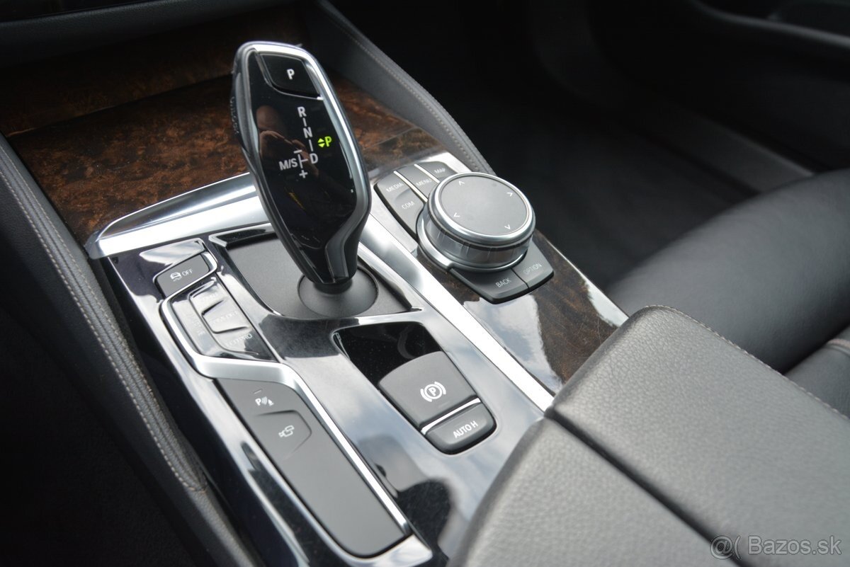 BMW rad 5 Touring 2019 3.00 D 540x drive - 15