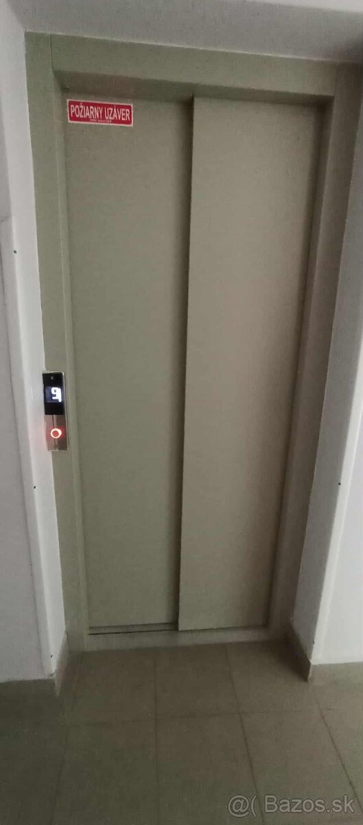 REZERVOVANÉ Moderný 3+1 Byt s balkónom v Lučenci - 15