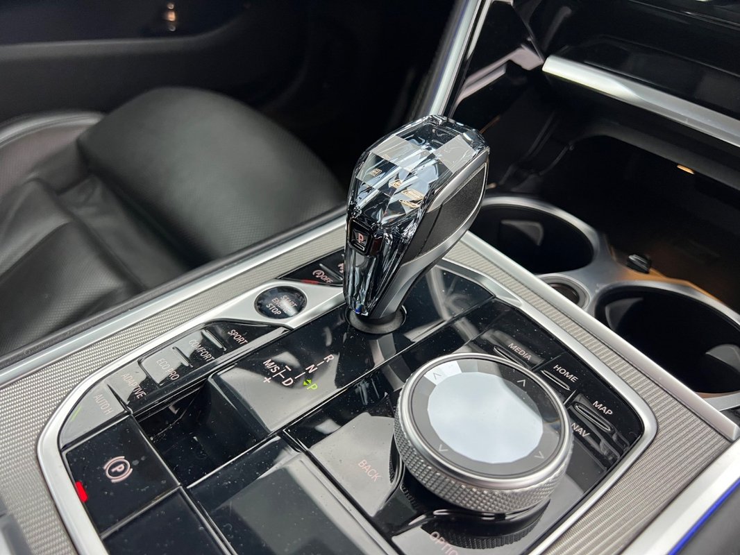 BMW Rad 8 Coupé 840d xDrive M-PERFORMANCE / SWAROVSKI - 15