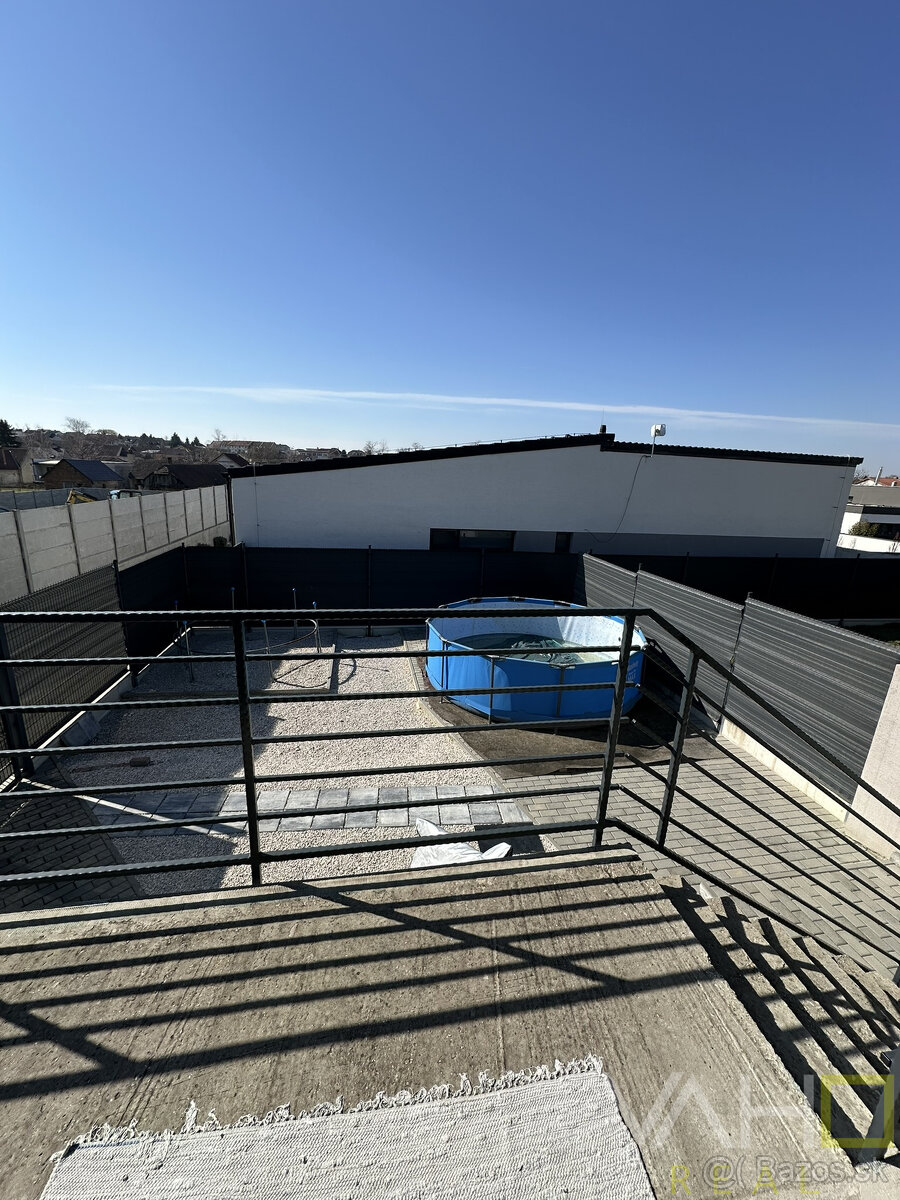 ,,ZĽAVA ,,Predaj Moderný rodinný dom vo Veľkých Kostoľanoch - 15