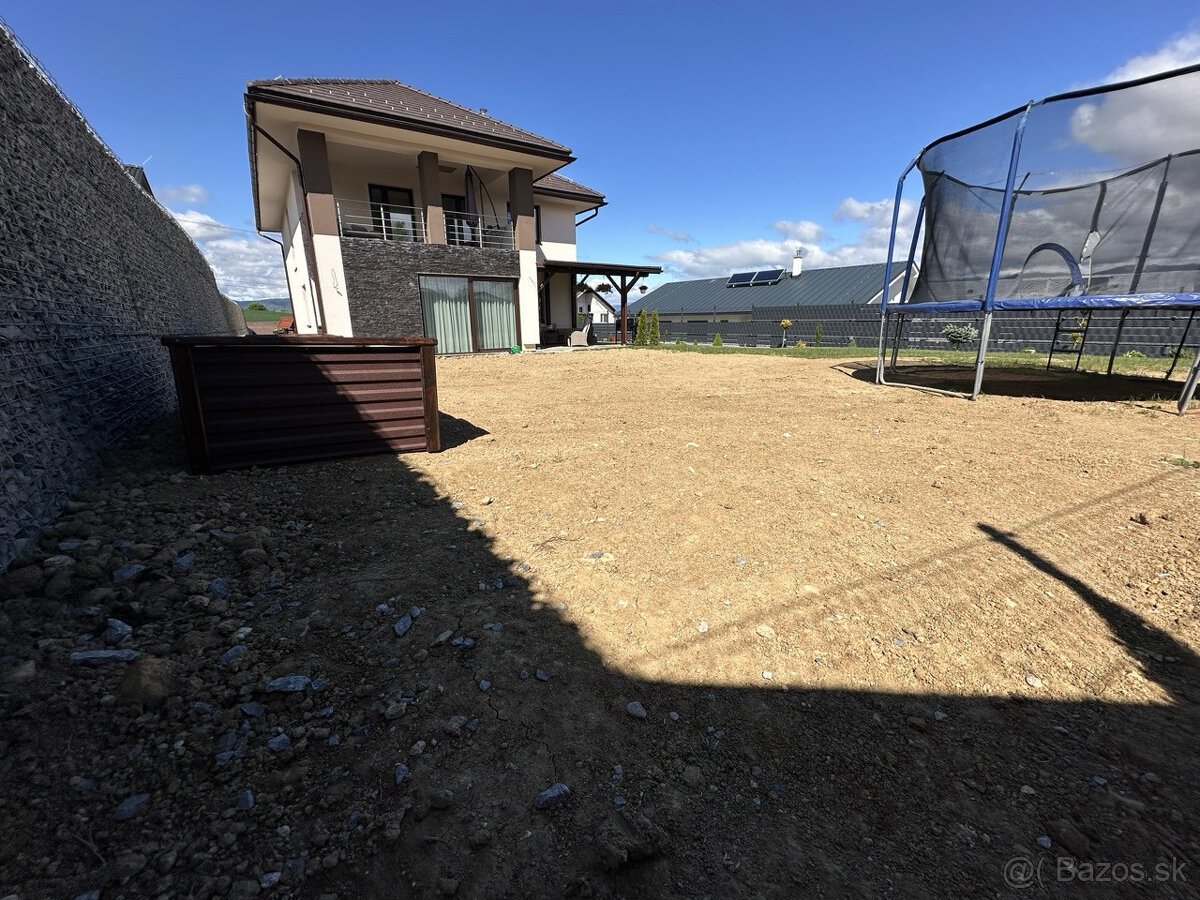 Skolaudovaná novostavba, nová terasa, nový plot nová skalka - 15