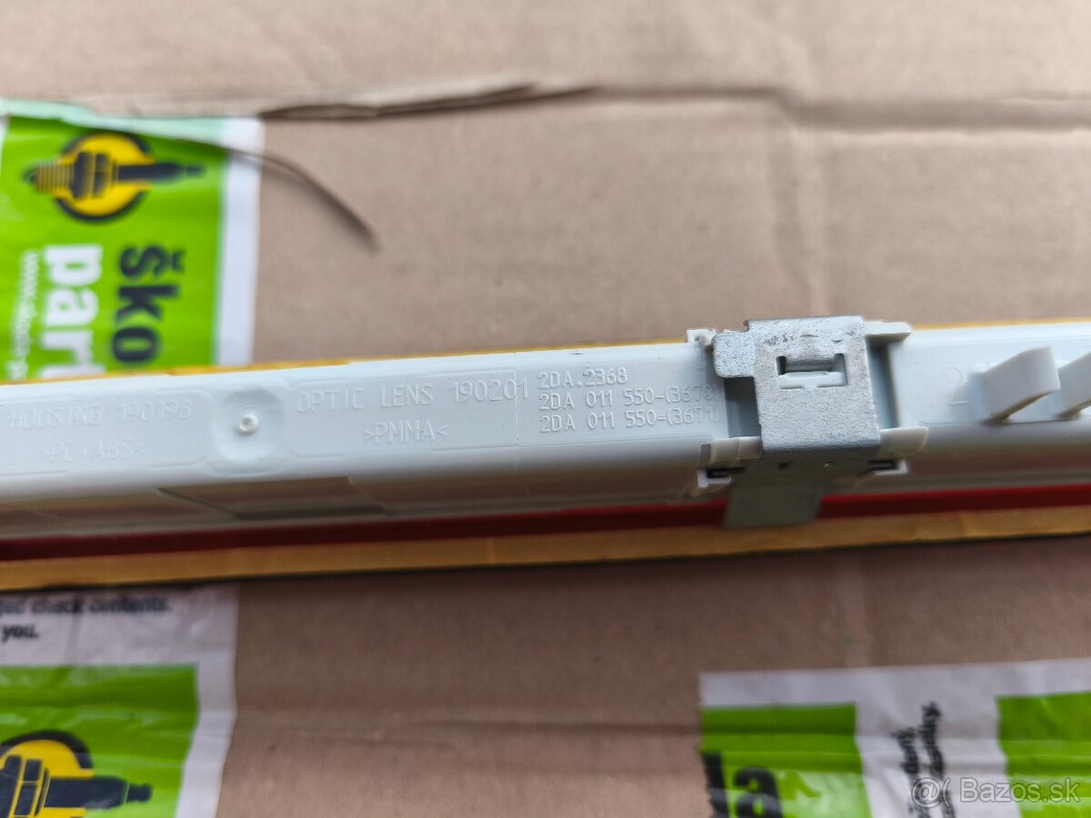 Tretie brzdové svetlo Mercedes GLC , E class , GLA ,Vito - 15