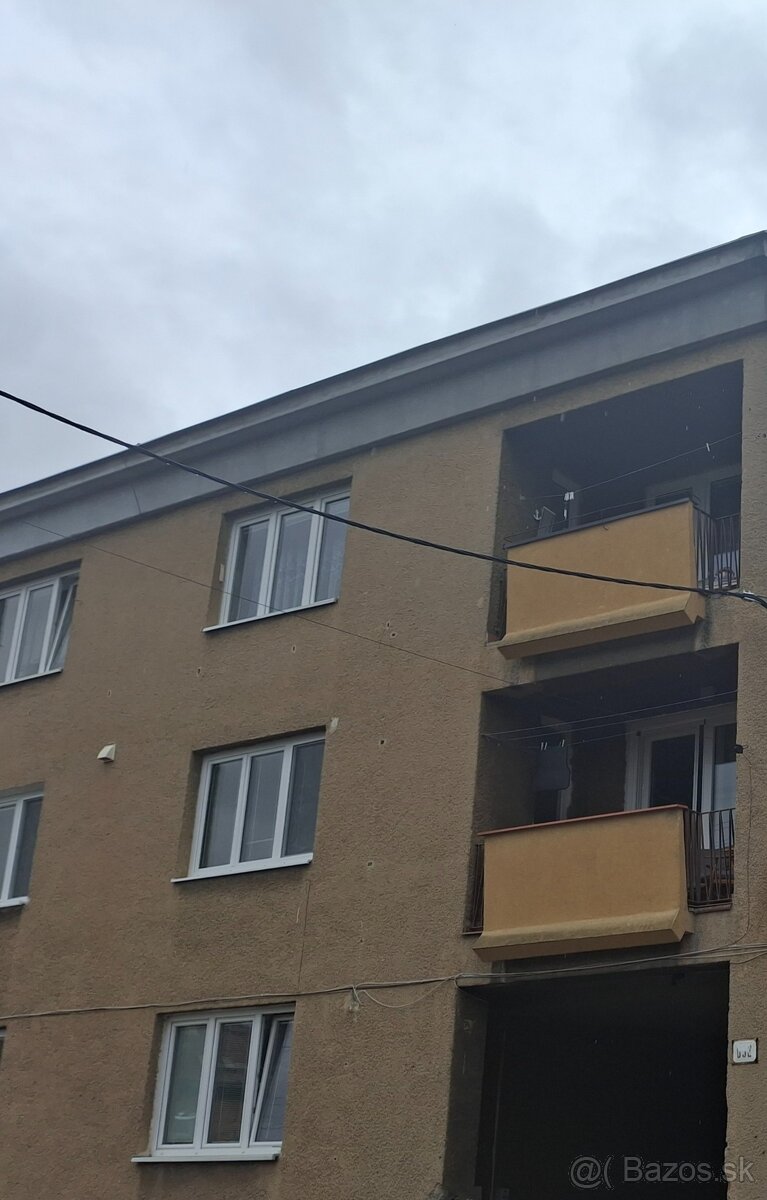 Veĺký 2i byt s loggiou centrum Bytča - 15