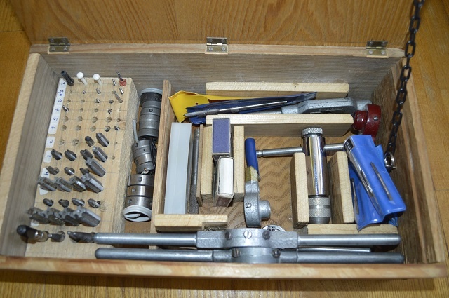 predam drevenu skrinku plnu zavitnikov - 15