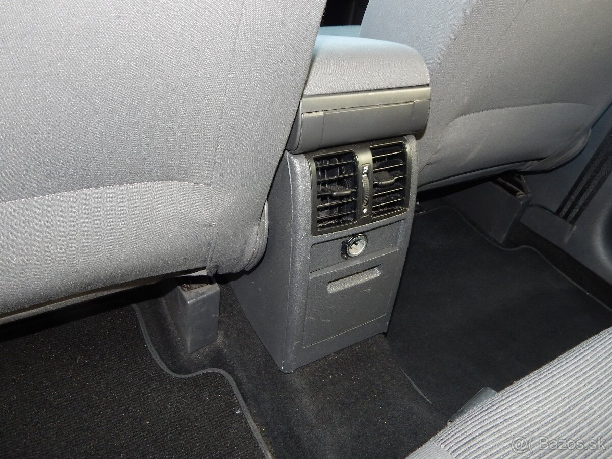 VW TOURAN 1,9 TDI, 77 kW, DSG 7 - 15