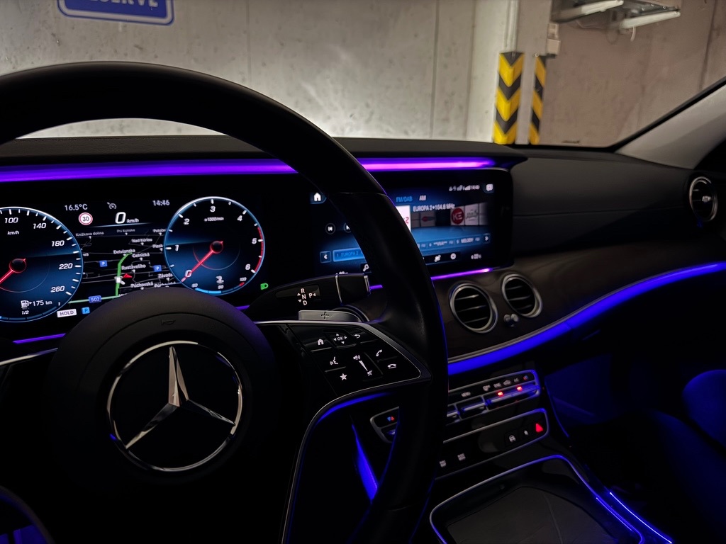 Mercedes-Benz E trieda 200 - 15