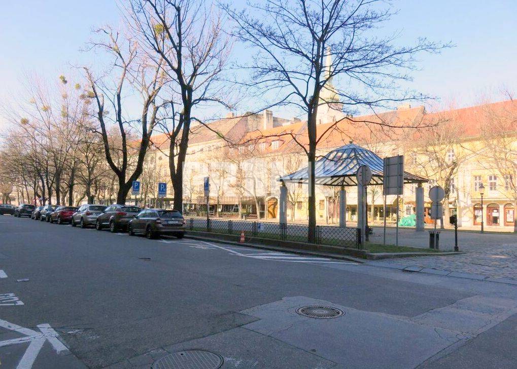 JEDINEČNÝ 2i byt, REKONŠTRUKCIA, Hviezdoslavovo námestie, St - 15