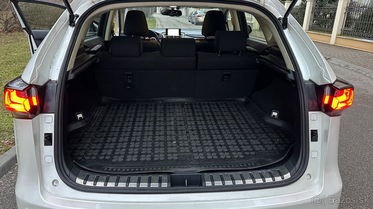 Lexus NX 300h Hybrid 4x4 - 15