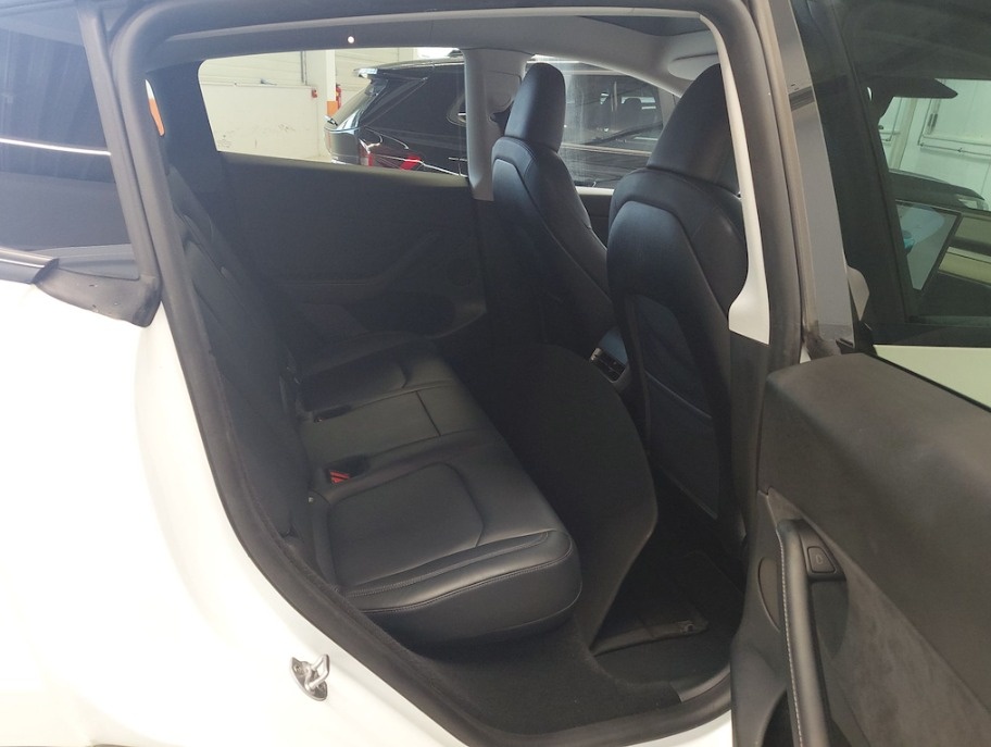 Tesla Model Y 2023 LR SoH 92 % / servis 5 ročná záruka / - 15