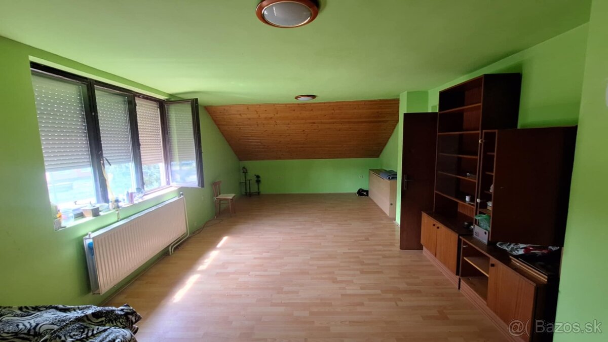 PREDAJ-4 izbový poschodový rodinný dom s garážou v Nesvadoch - 15