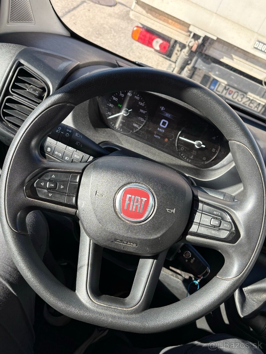 FIAT DUCATO r.v. 2022 - skriňová dodávka s hydraulickým zvíh - 15