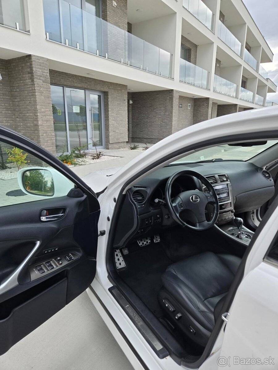 Lexus IS250 A/T - 15