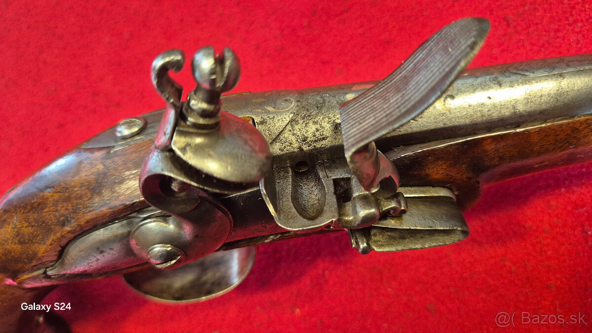 KRESADLOVÁ PIŠTOL - 15