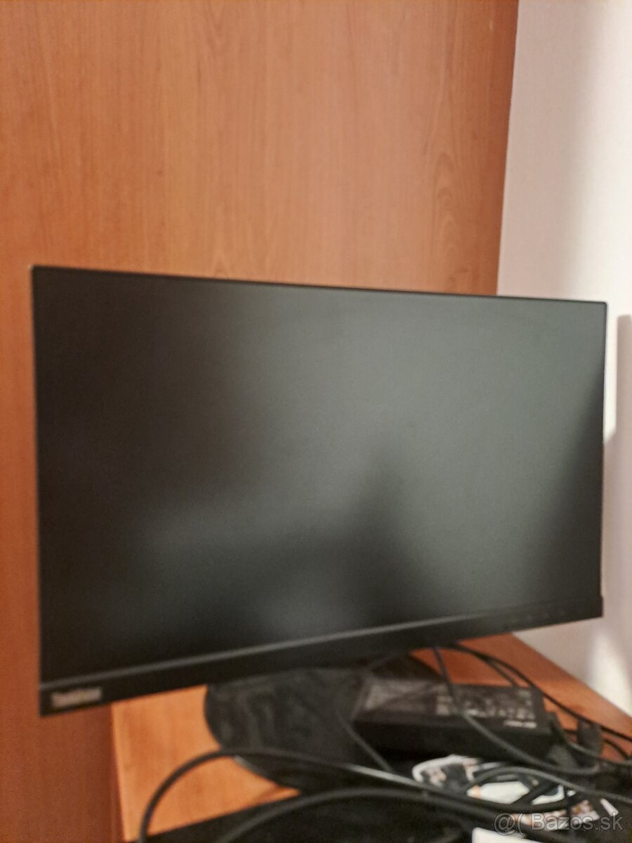 Predám notebook, a monitor - 15