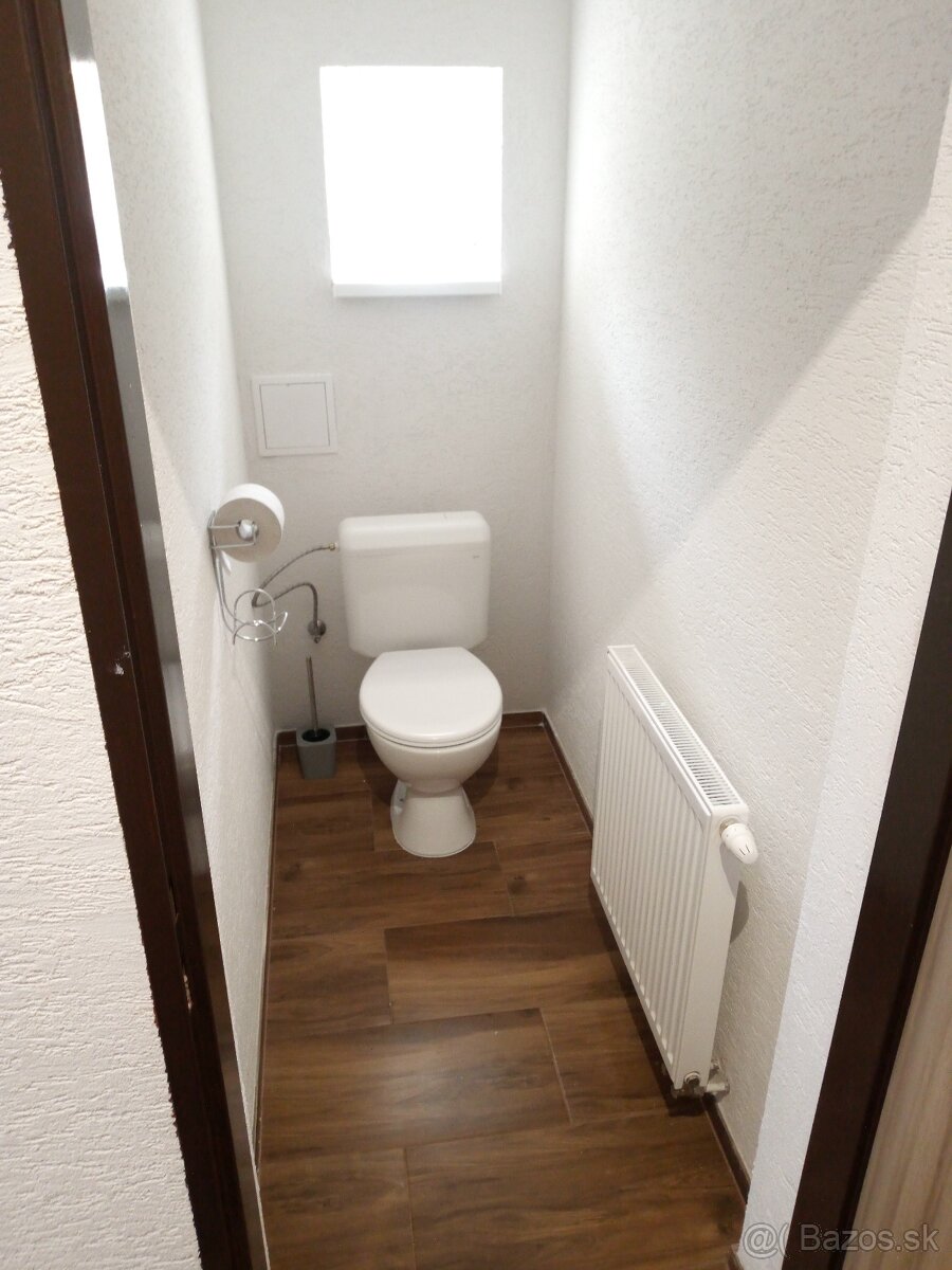 Rodinný dom v Žakovciach - dve bytové jednotky - 15