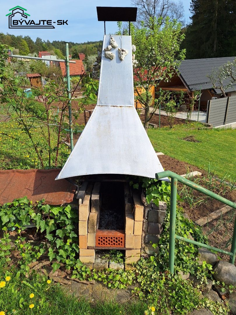 Záhrada s chatkou v záhradkárskej osade 600 ročnice v Prievi - 15