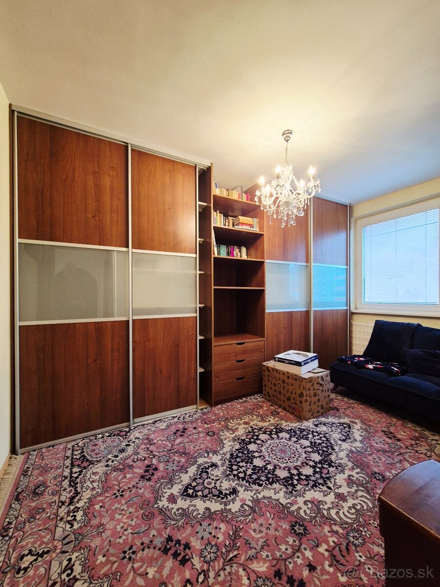 BEZ PROVÍZIE- 3 izb.byt pri OC Centrál a zimného štadióna O. - 15