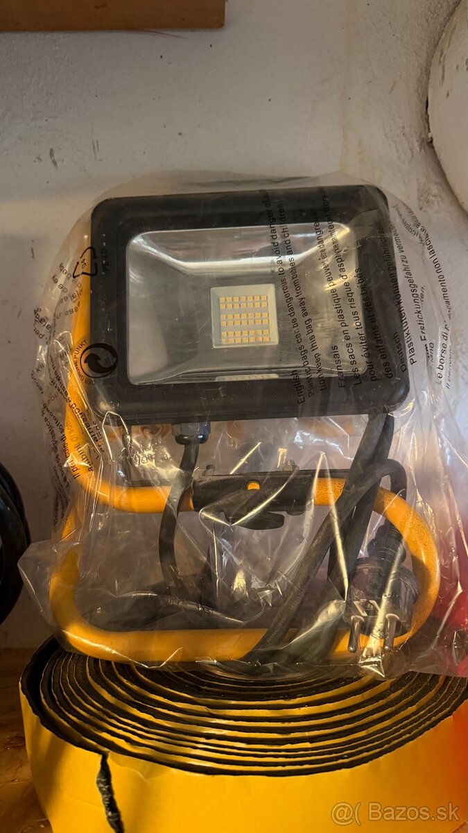 Pracovne naradie,svetlo,kotvy,klúče atd - 15